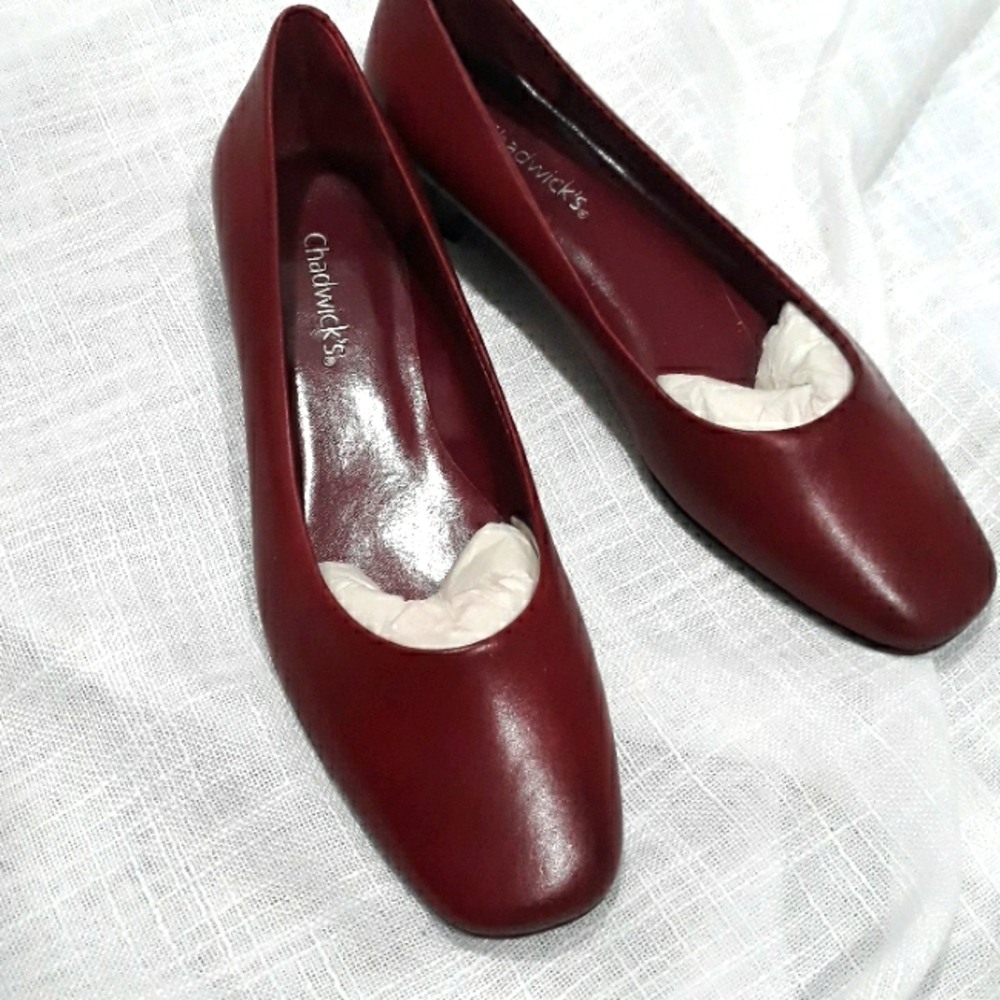 Chadwicks womens red leather flats. NWOT. Size 7